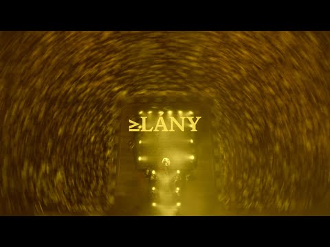 Dzsúdló - ≥ LÁNY (Official Lyric Video)