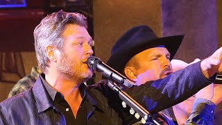 Blake Shelton Angered By Garth Brooks&#39; CMA Decision