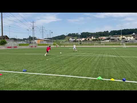 Visual-kognitives Training im Fußball mit motorischen Aufsetzer #football