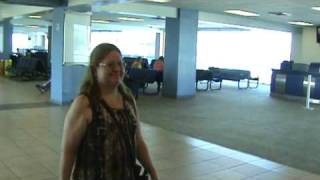 preview picture of video 'Regreso de Cuba - Sandra, Aeropuerto de Panamá, 27 de enero de 2009'