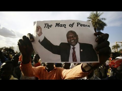 جنوب السودان زعيم المعارضة المسلحة رياك مشار يوقع على اتفاق السلام النهائي