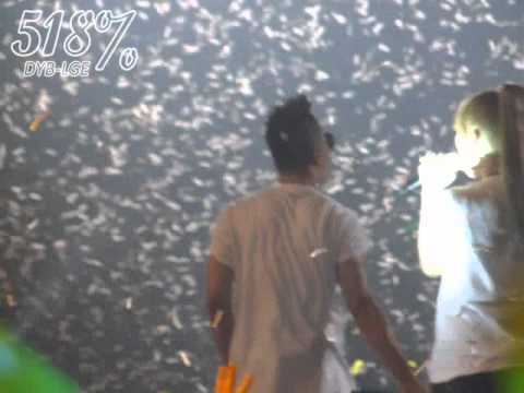 101204 YG familly concert - We are The World . TAEYANG (fan cam.)