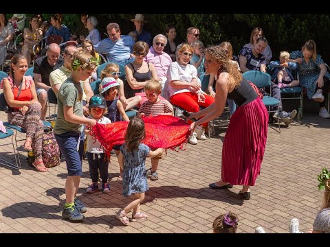 Klárisok zenekar: Ég a tűz, szentiványi tűz
