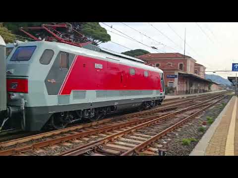 L'Espresso Tigullio in Transito alla Stazione di Genova Nervi!!