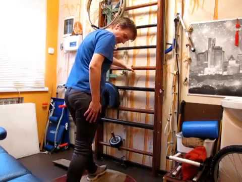 Переразгибание в колене парализованной ноги при ходьбе / The hyperextension at the knee