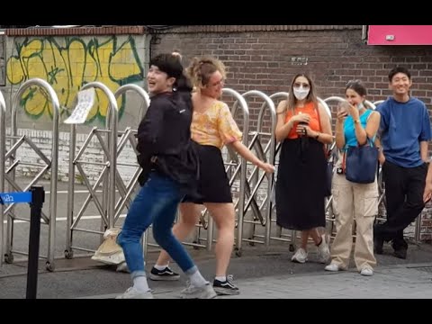 20220715 홍대 관객과 함께하는 전 엠와이엠(MYM) 멤버 (강신화 - 이찬욱) 합동버스킹 07 - SHAKE IT _ SISTAR