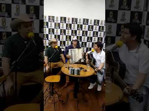 Gilvan e Paulo Henrique cantam