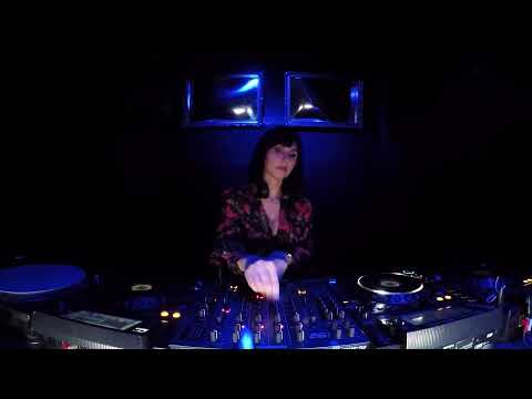 The Blue Oyster: Shari Vari / 05.12 / 17 - 18