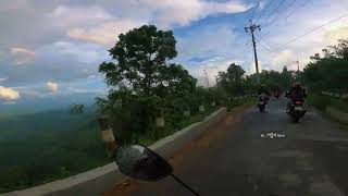 পাহাড়ের চূড়ায় দাঁড়িয়ে মেঘের সাথে আলিঙ্গনের অনুভূতি, প্রকৃতির অপার সৌন্দর্যে হারিয়ে যাওয়ার...