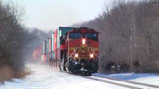 preview picture of video 'BNSF 5147 East on 12-27-2010'