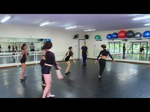Aulas de Caio Nunes Modern Jazz Juvenil