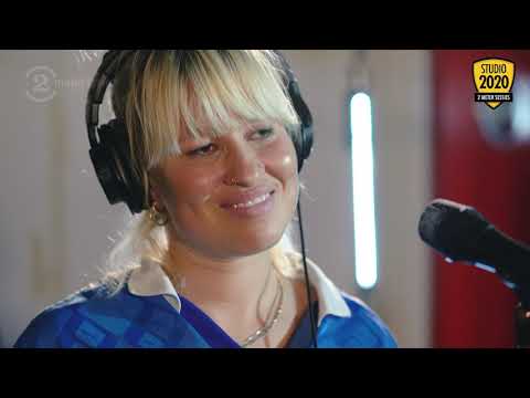 Anne-Fay - Akweley (White Woman) (Live on 2 Meter Sessions, 2020)