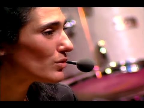 Feminina  - música de Badi Assad e Simone Sou