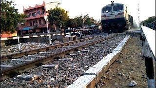 Diesel Monster creates Dust Storm at Level Crossing | Ranthambore Express with WDG4.