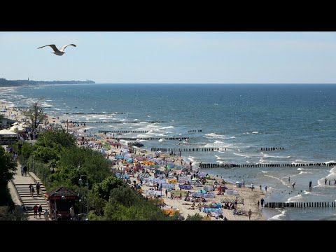 Długi czerwcowy weekend nad morzem w Mielnie. Tłumy turystów na mieleńskiej plaży