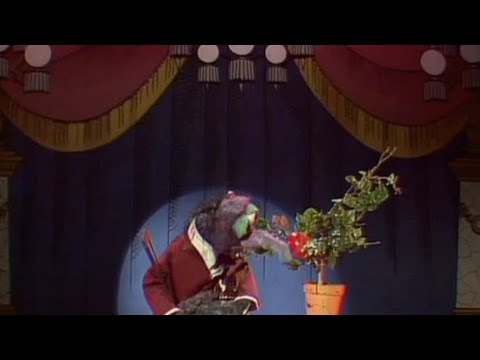 The Muppet Show - 102: Connie Stevens - Gonzo’s Stunt: Tomato Plant (1976)