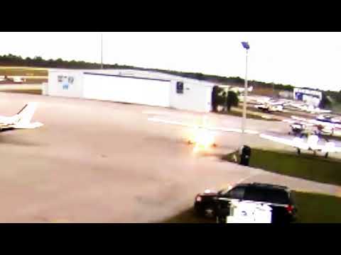 Student Pilot Taxis Cessna 172 into Ramp Light Pole