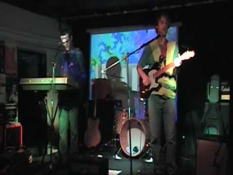 the estuary dwellers - heard it in the garden (live 18/03/09)