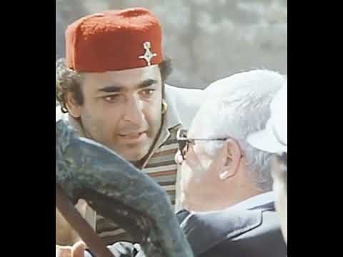 Lino Banfi e Paolo Villaggio incontrano un prete pugliese nel deserto