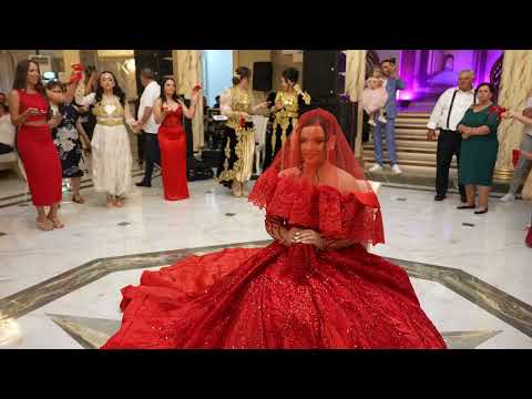 Dasma tradicionale Shqiptare kur nuses i vendosin këna