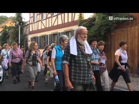 Würzburger Wallfahrer beim Zug durch Sulzthal