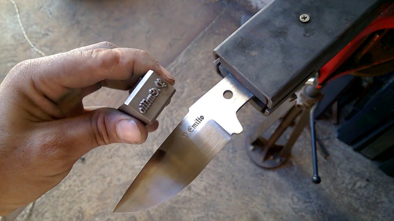 Watch Now Nova ferramenta para gravação da marca nas facas Nova ferramenta para gravação da marca nas facas