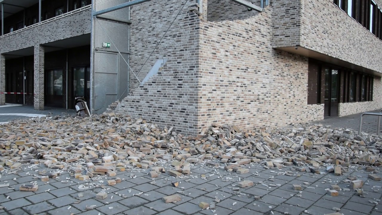 Muur bassisschool ingestort