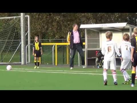 FC BREUKELEN E2 tegen 't GOOI E1. Competitiewedstrijd van 26 OKTOBER 2013