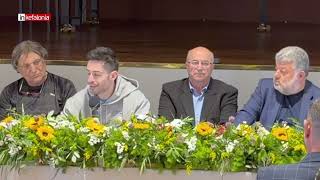 &Omicron; &Mu;ί&lambda;&tau;&omicron;&sigmaf; &Tau;&epsilon;&nu;&tau;ό&gamma;&lambda;&omicron;&upsilon; &alpha;&pi;ό &tau;&eta;&nu; &Kappa;&epsilon;&phi;&alpha;&lambda;&omicron;&nu;&iota;ά : &Epsilon;&lambda;&pi;ί&zeta;&omega; &nu;&alpha; &kappa;ά&nu;&omega; &mu;&iota;&alpha; &kappa;&alpha;&lambda;ή &epsilon;&pi;ί&delta;&omicron;&sigma;&eta;