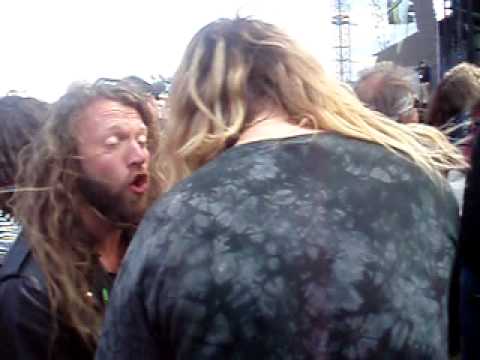 HELLFEST 2010 Crazy guys dancing (with SAXON)