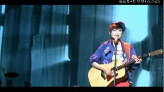 6. 李宇春2012年演唱会：自弹自唱《那又怎样》