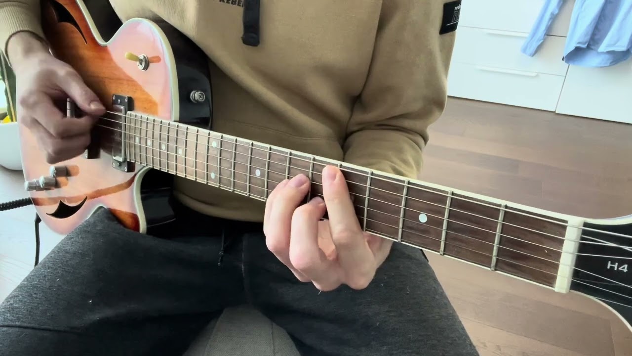 Roberto Barlocci fingerpicking the main pattern of Je Ne Parle Pas Français on acoustic guitar