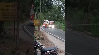 Download lagu Raja Blong Bus Bagong Berhenti di Tengah Jalan mp3