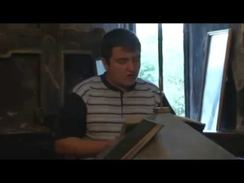 Razi cu lacrimi  Cum ar fi sa iti cante baiatul asta la ceremonia de casatorie