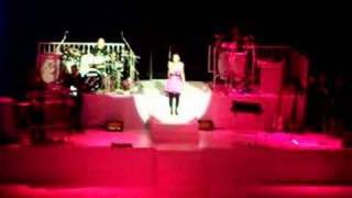 Nelly Furtado Live in Chicago &quot;Party/Baby Girl&quot;