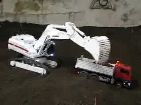 Liebherr R9100 RC-Funktionsmodell M 1:16 in Aktion