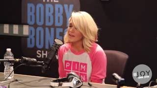 Carrie Underwood Performs "I Will Always Love You"