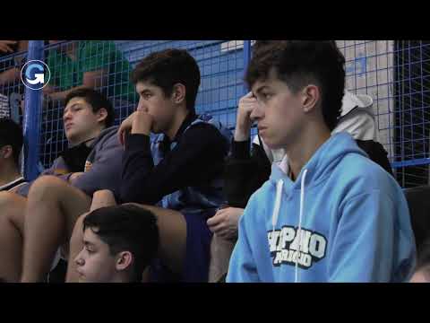 El entrenador Tomás Martínez brindó un campus de habilidades de Básquet.