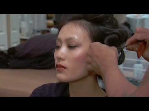 Backstage: Oscar de la Renta Fall 2010 Runway Show