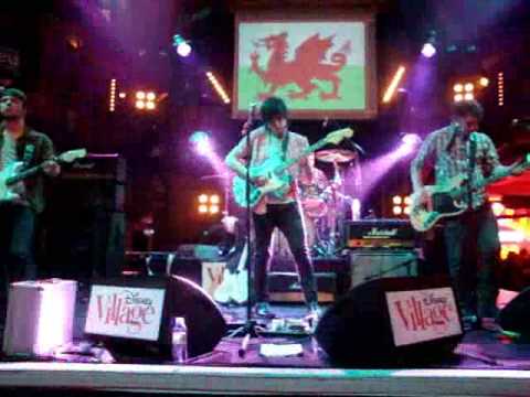 SaidMike - 'Beat It' (Michael Jackson cover live at Disneyland Paris - March 2009)