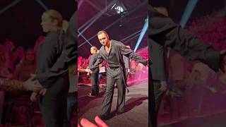 I did a High five with Måns Zelmerlöw 🤩👋 #melodifestivalen2025 #måns #Zelmerlöw #eurovision