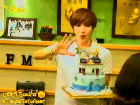 110819 Sukira Eunhyuk&Leeteuk taking photo with Sukira 5th anniversary cake