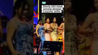 Download lagu ANTARA SHERLY KDI DAN LUSYANA JELITA ADA APA SEBENARNYA? #dangdut #adella #shorts mp3