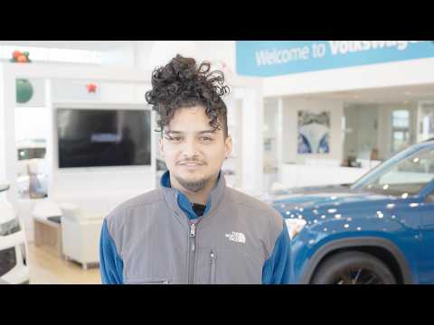 Service Advisor Cristian Granados