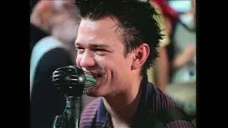 Sum 41 - Makes No Difference (Official Music Video) HD