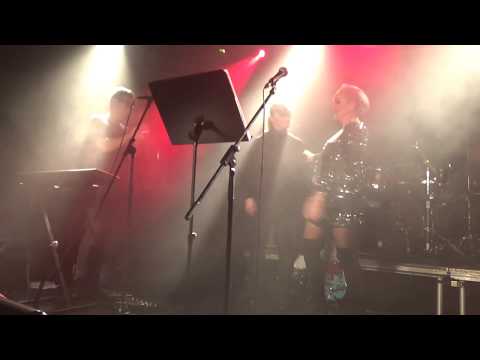 Bára Basiková & Míša Klimková: Halo (Depeche Mode) | SLZY LIVE 2019