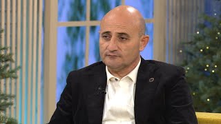 Առավոտ լուսո. Մեխակ Ապրեսյան