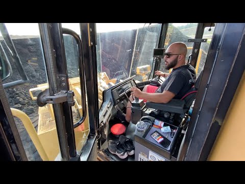Caterpillar 990 Wheel Loader Loading Coal On Trucks - Mellidis SA