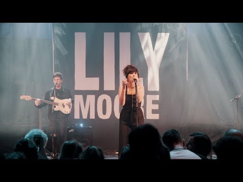 Lily Moore - In-Between (Live)