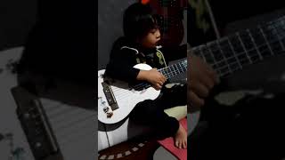 Download lagu Anak Kecil Lucu Main Gitar(2) mp3
